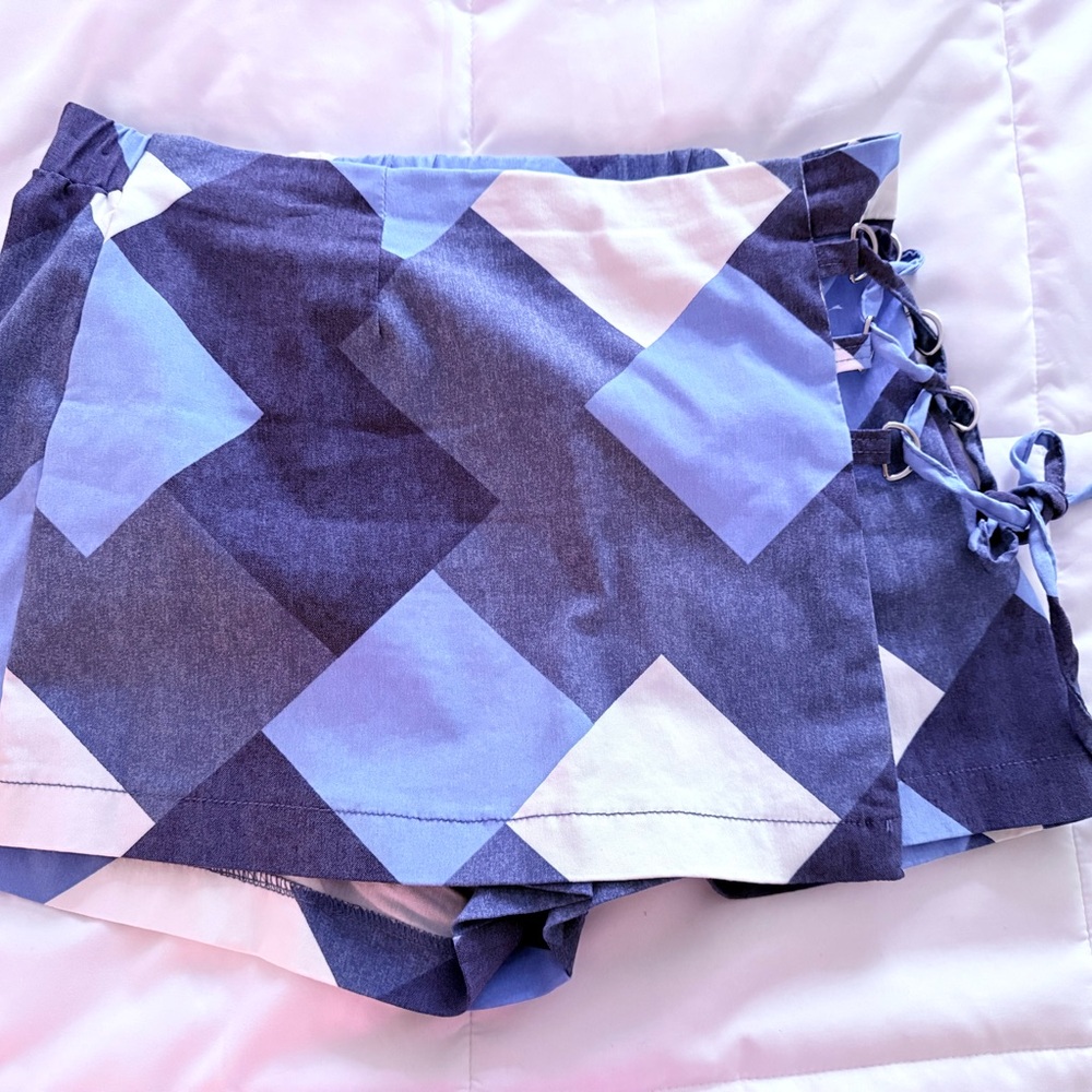 Like an Angel Blue Geometric Skorts